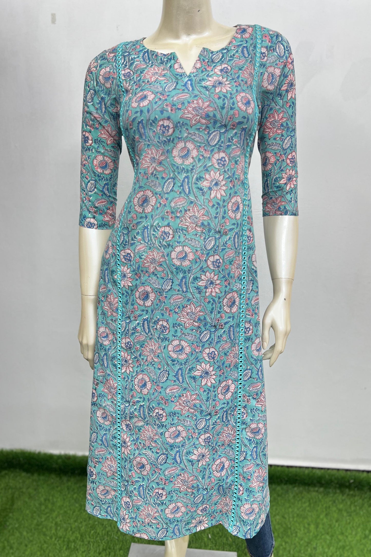 RUH 527 Blooms & Blues