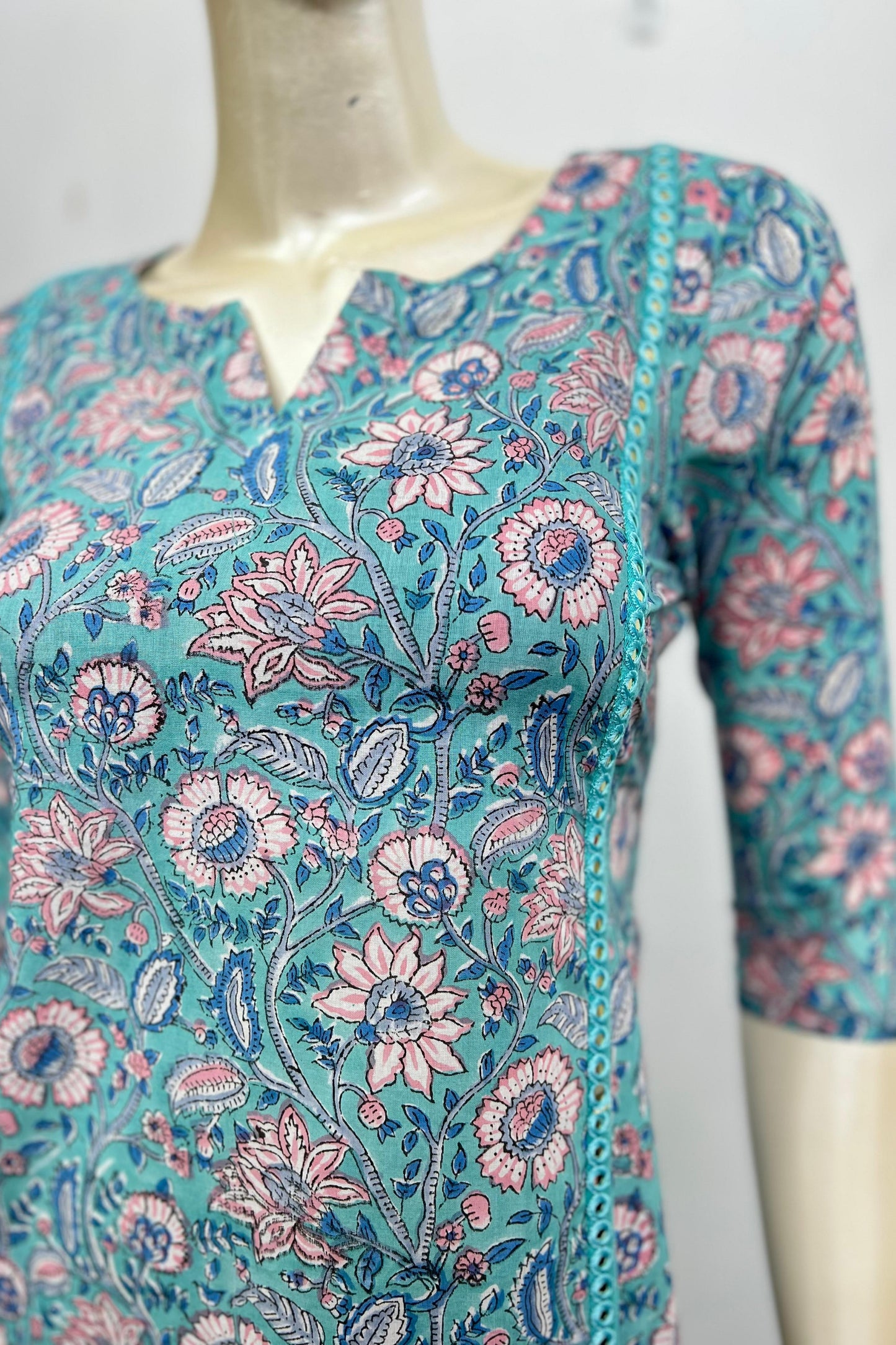 RUH 527 Blooms & Blues