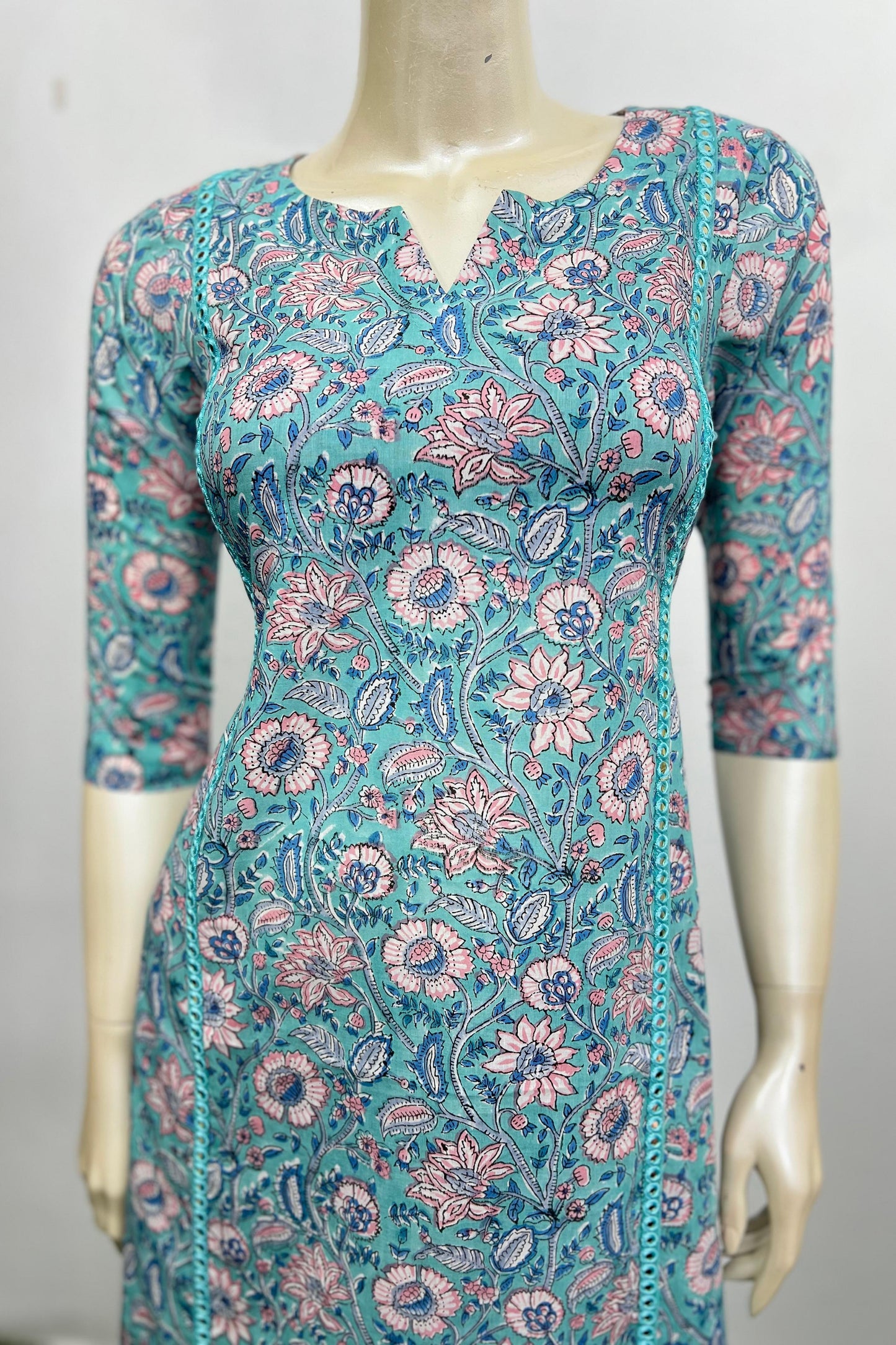 RUH 527 Blooms & Blues