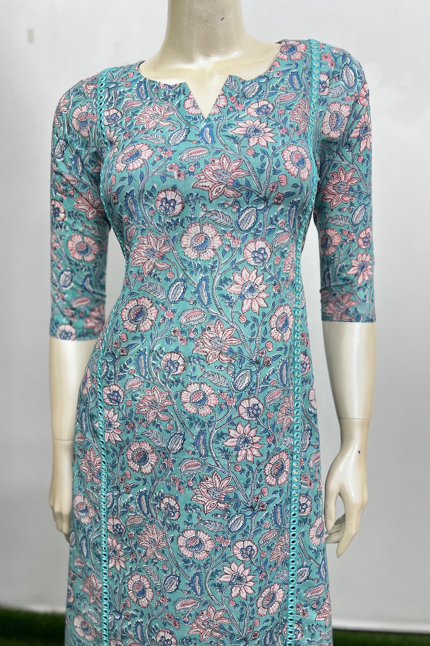 RUH 527 Blooms & Blues